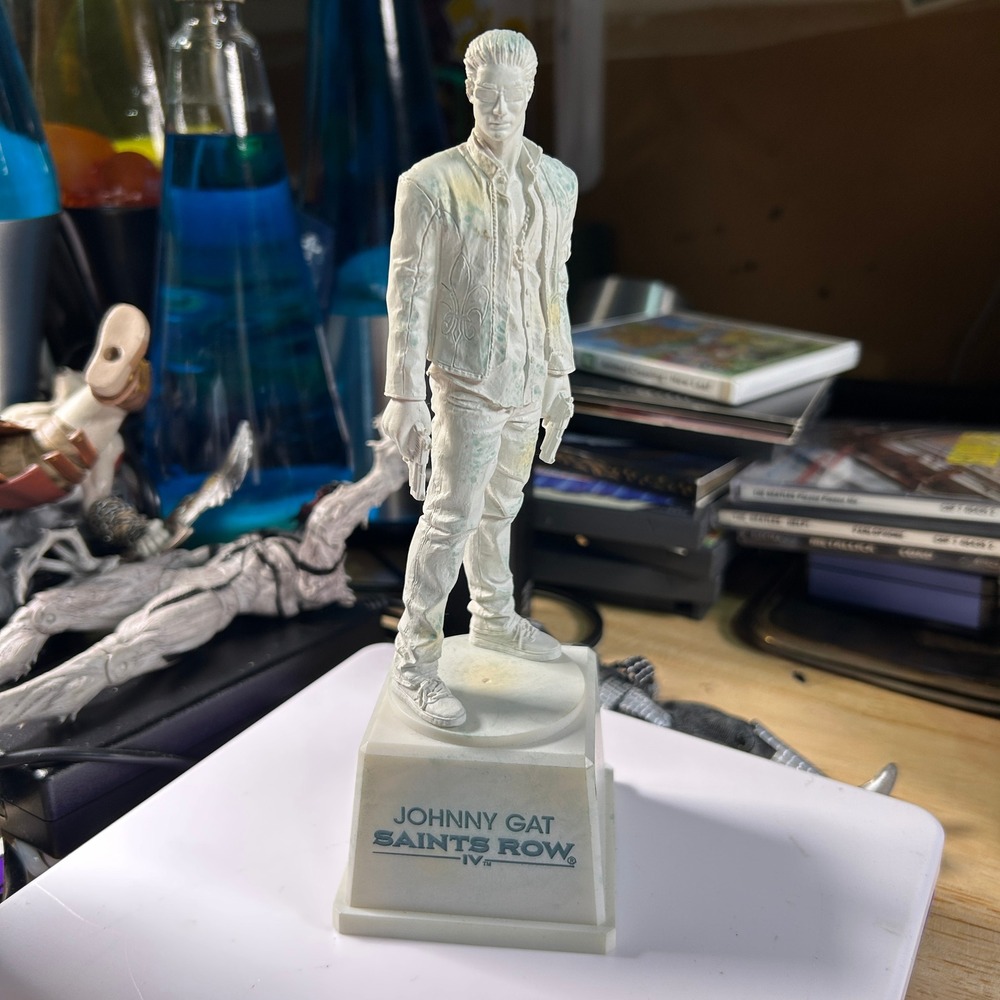 Saints Row IV Johnny Gat Statue Figure Super Dangerous Wads Wads Edition White